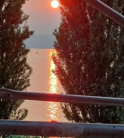 Ena Apt Fronte Lago Bilocale Con Piscina Parco E Pontile Privato 아파트 *